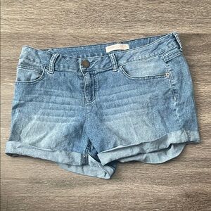 No Boundaries Light Blue Rolled-Hem Denim Shorts
